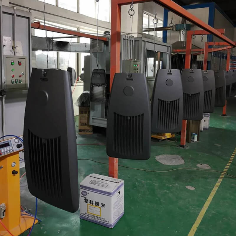 How to spray powder on LED street light housing ? Hoe poeder op LED-straatlantaarnbehuizing te spuiten?